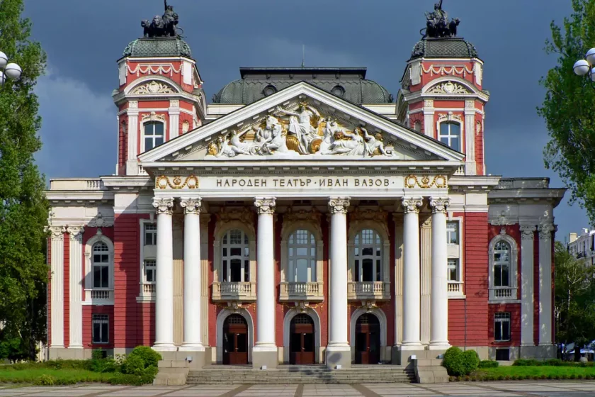 Народният театър „Иван Вазов” зарадва хората в Босилеград