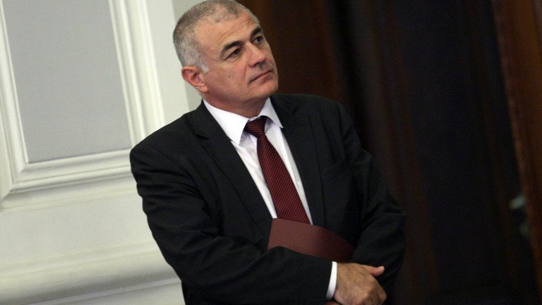 Всичко, което даряваме на Украйна, трябва да минава през парламента.