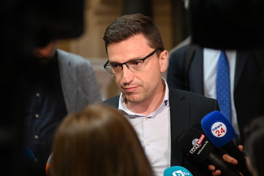 Сабрутев: Доходите трябва да растат, но трябва да има балансиран бюджет с дефицит до 3%