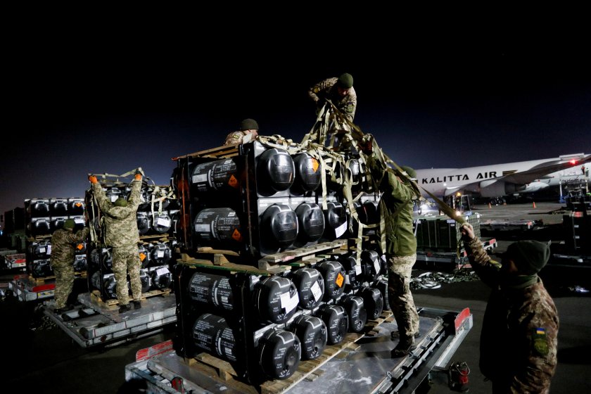 Украйна е получила касетъчни боеприпаси