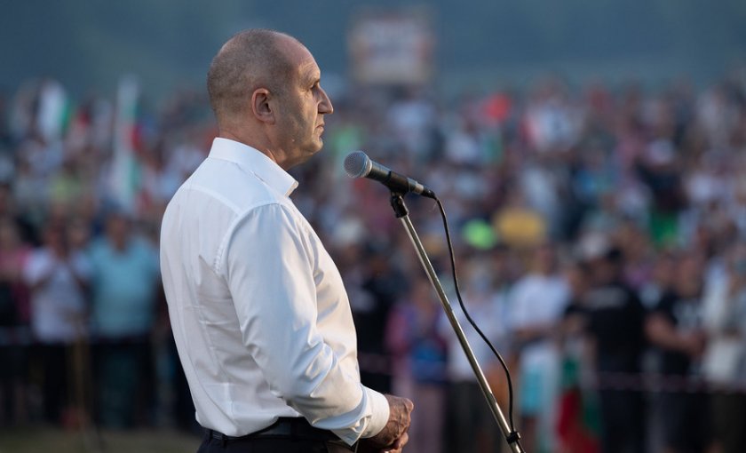 Президентът Радев не смекчи острия тон на събора в Рожен. Той