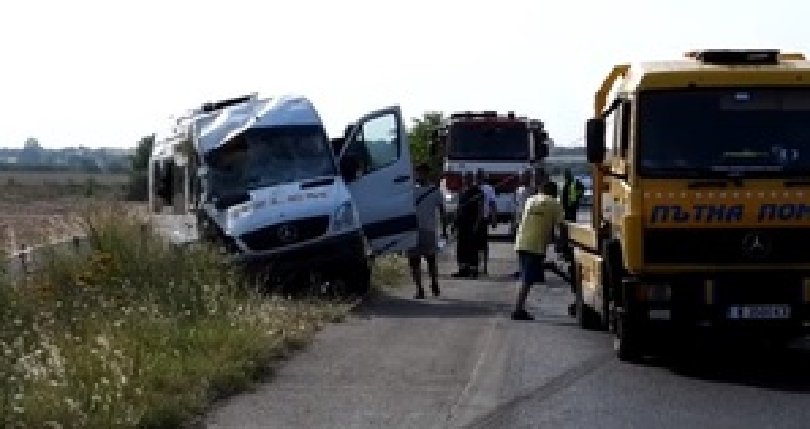 Инцидент с пътнически бус на магистрала Марица:  Бус със седем пътници