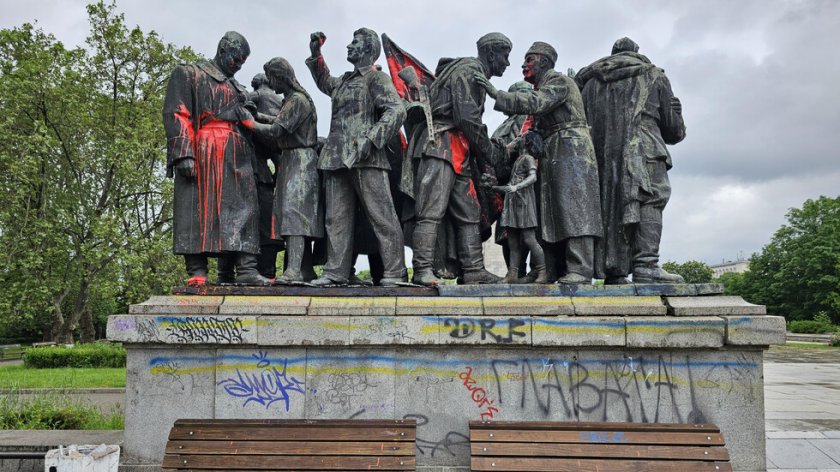 Атлантици призоваха незабавно да се премахнат съветските паметници 