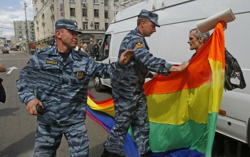Руската Федерална служба за сигурност (ФСС) задържа ЛГБТ активист за