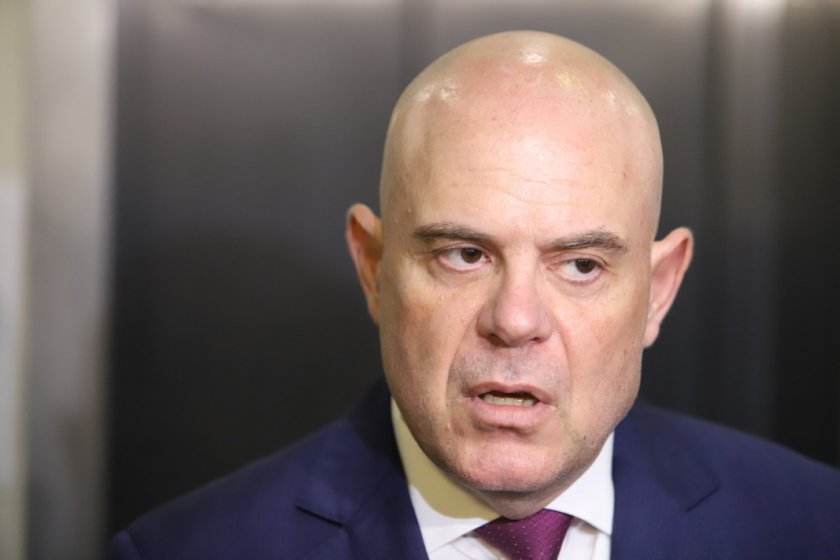 Гешев: Държавата се управлява от задната седалка на джипове