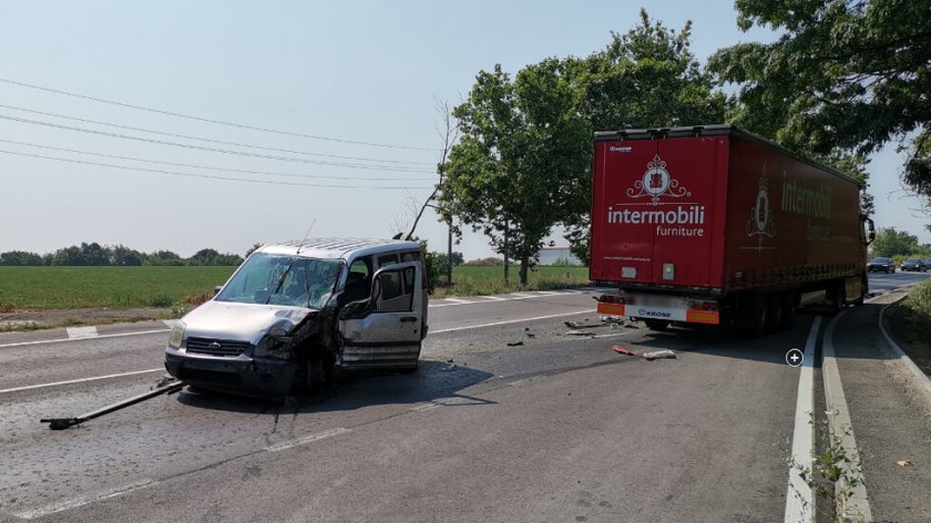 Снимки от катастрофата край Русе, трима са в болница