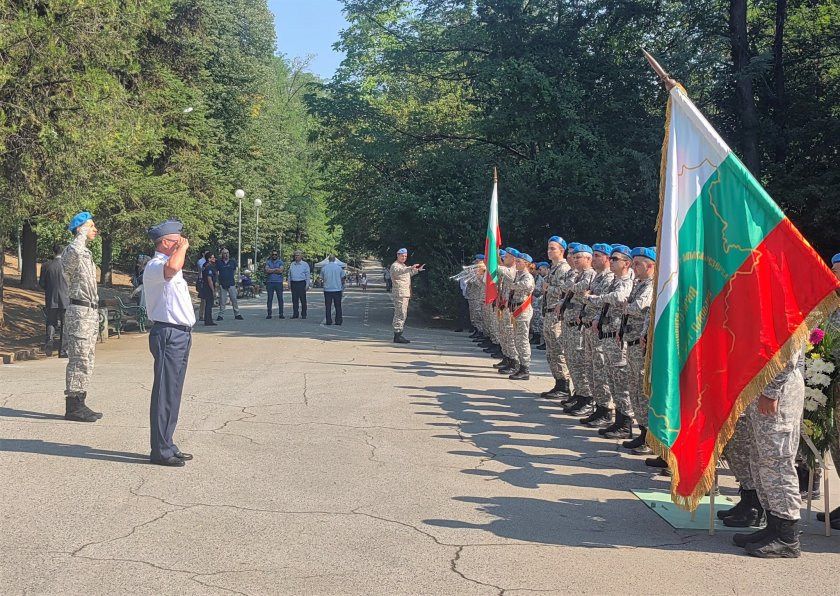 Пловдив отбеляза с военен ритуал рождението на Апостола 