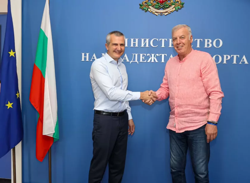 Министър Илиев се срещна с Наско Сираков