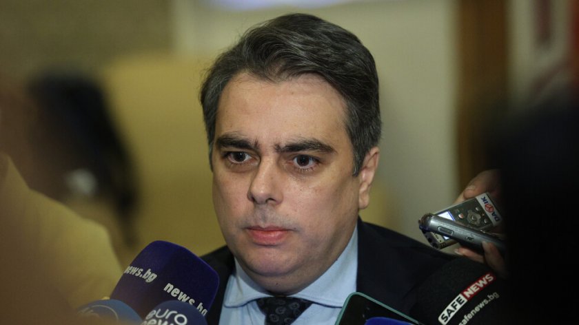 Министърът на финансите Асен Василев обяви, че двете служебни правителства