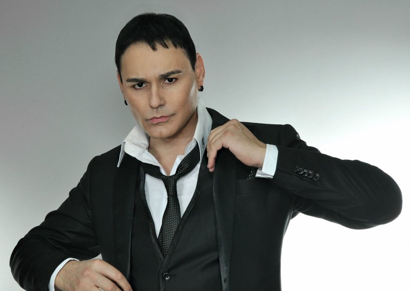 Навремето стана популярен като Човека-глас. Преживявал е какво ли не.