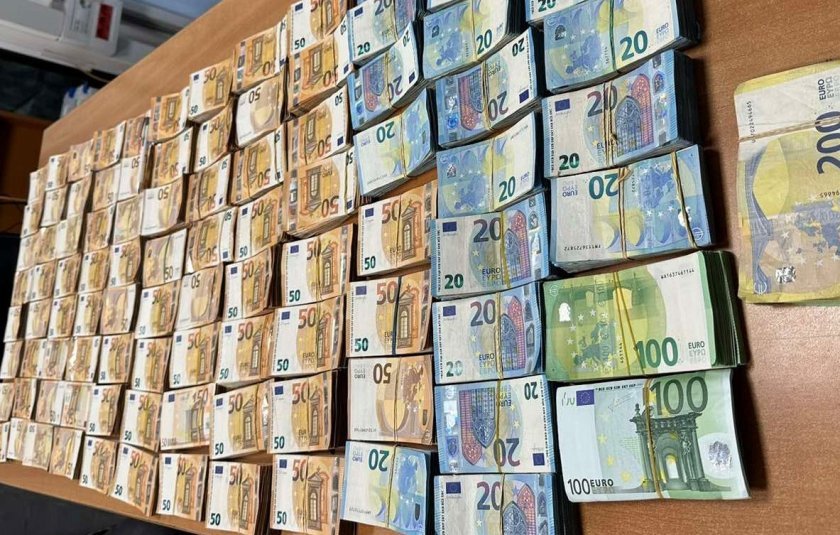 Недекларирана валута за над 1,4 млн. лв. е задържана на "Капитан Андреево"