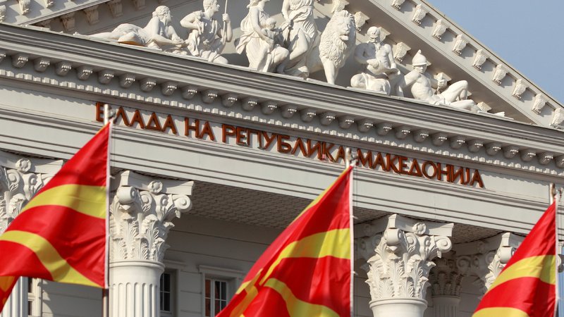 Скопие приема вписването на българите в конституцията 