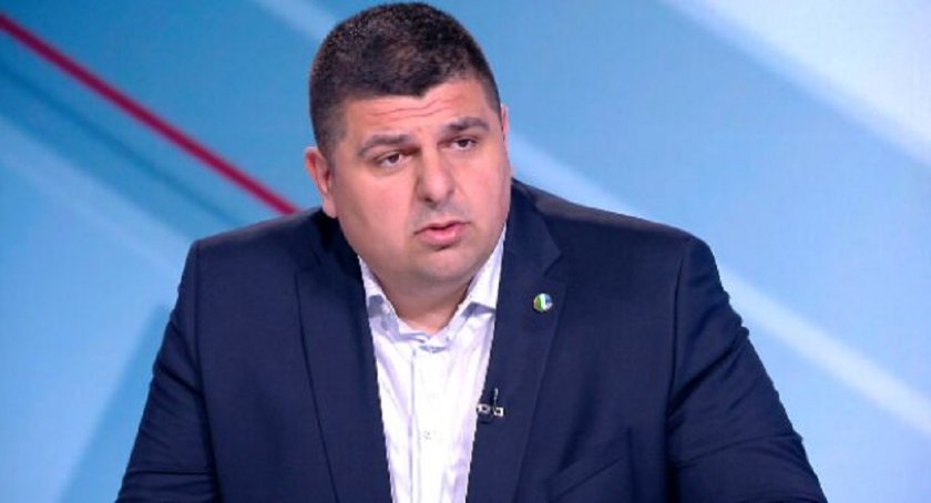 Иво Мирчев: Радев мрънка за "Лукойл", зависим е