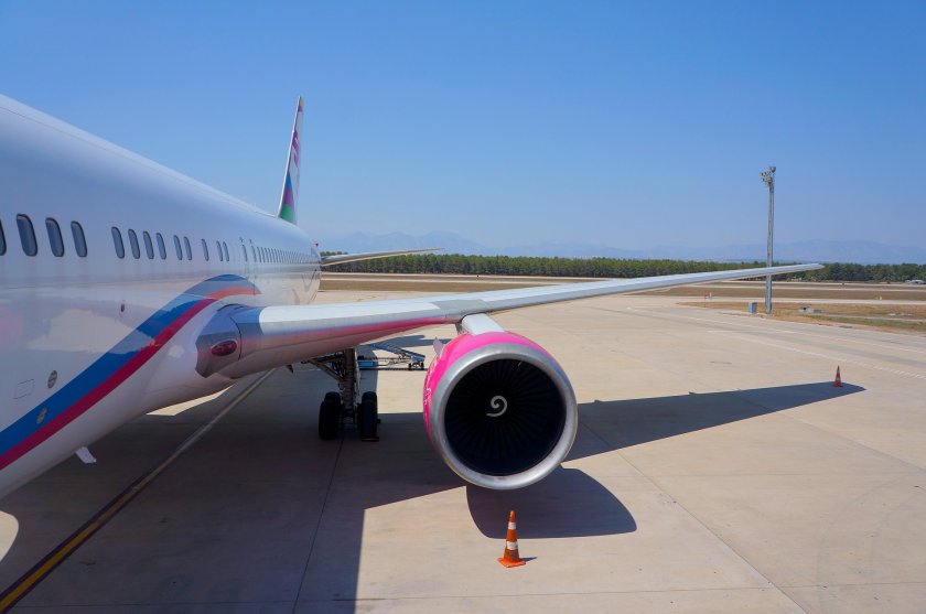 Самолет, излетял от Турция, кацна аварийно на румънското летище “Хенри
