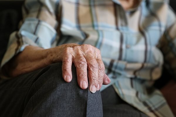Шест на сто пенсионери живеят спокойно