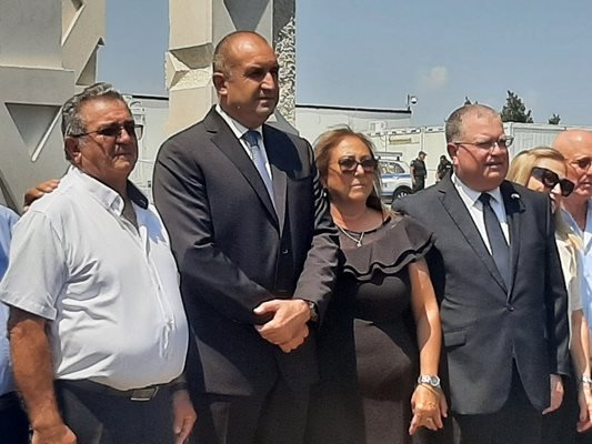 Радев: Управляващите да спрат да използват Украйна като спасителен пояс