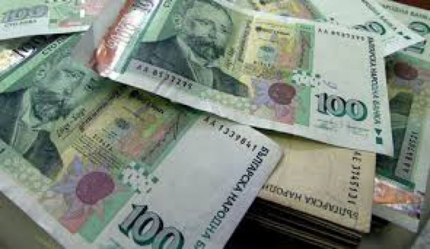Полицията търси собственика на пари, намерени в магазин в София, съобщиха от