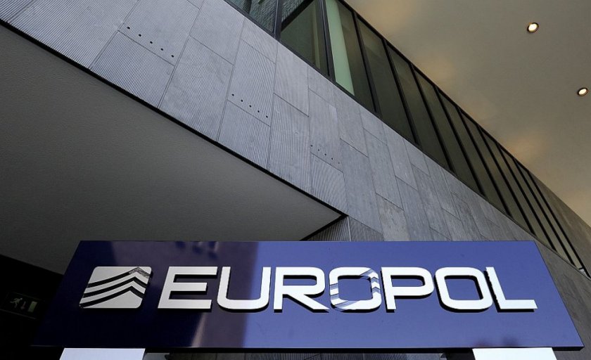 Европол и Интерпол разбиха група за трафик на мигранти през Сърбия за Испания