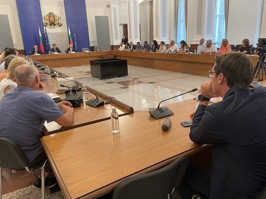 Държавата ще подкрепя българските производители на храни не само финансово,