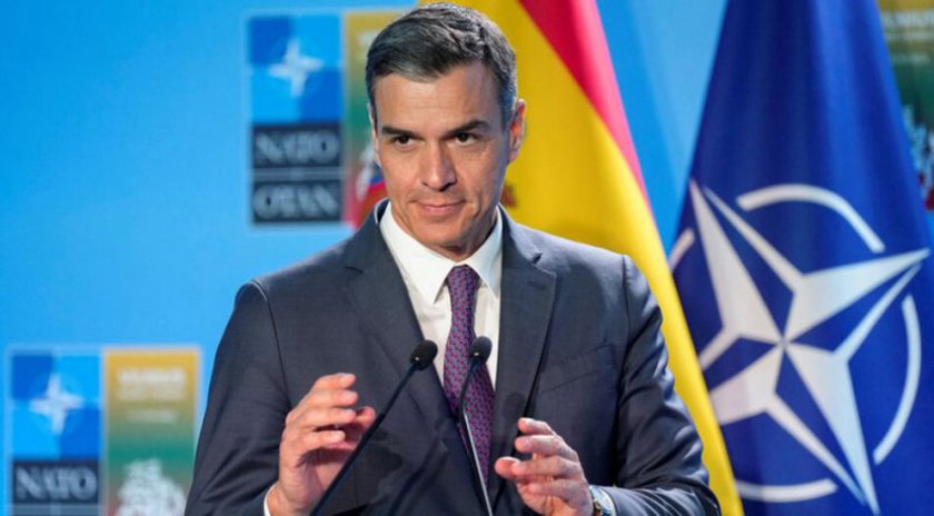 Испанският премиер Педро Санчес от днес оглавява временно правителство, което