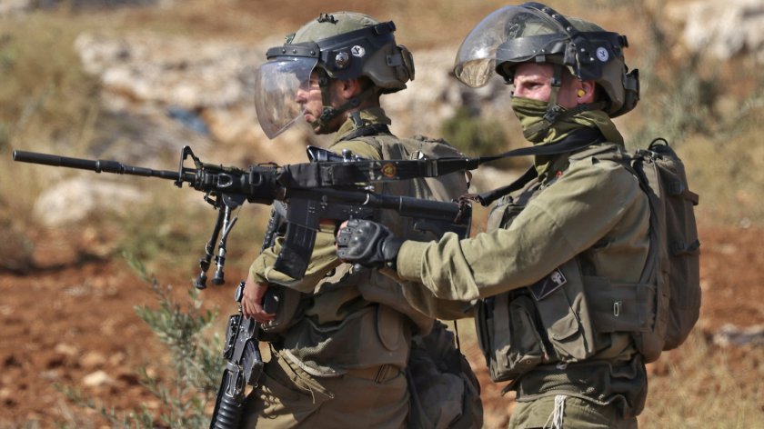 Израелските военни убиха трима палестински екстремисти, които откриха огън по