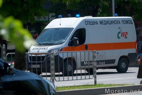Шофьор падна и умря до колата си във Варна