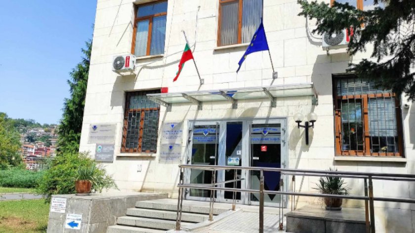 Агенцията по приходите във Велико Търново затвори 12 търговски обекта.