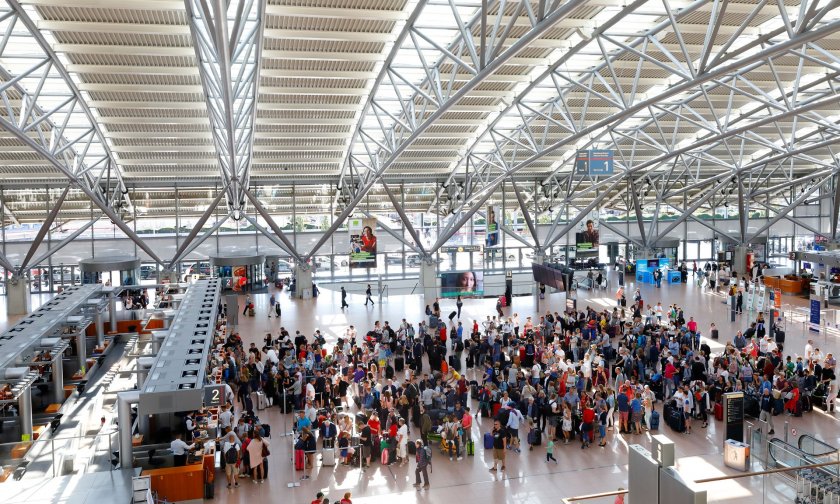 Българи са блокирани на летище във Великобритания