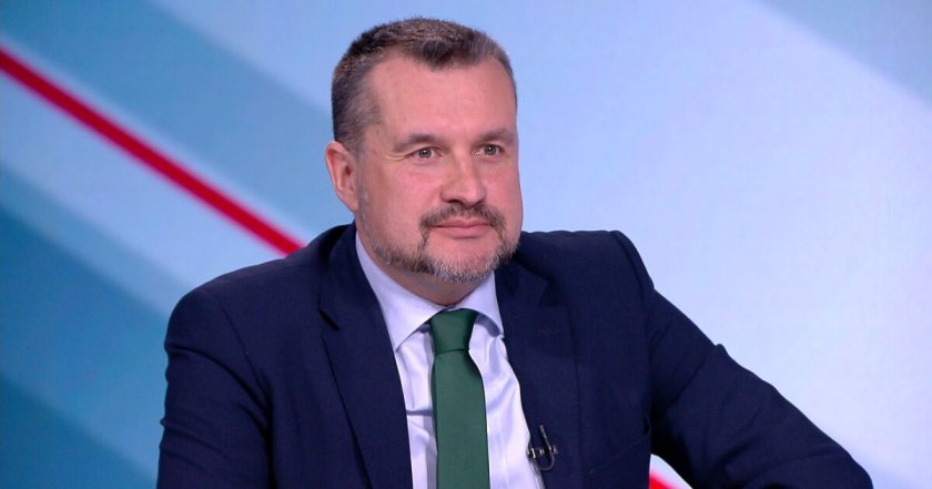 Калоян Методиев: Президентът има маниакална страст да управлява чрез служебни кабинети