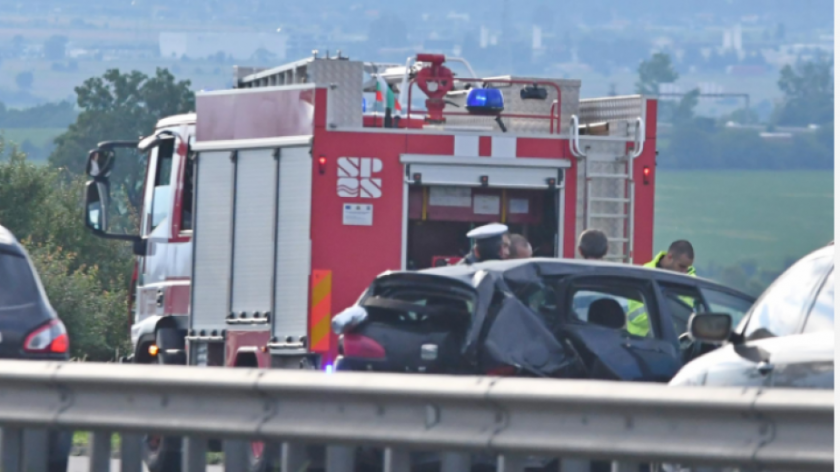 Четири полицейски екипа регулират движението по магистрала Тракия край Пловдив.