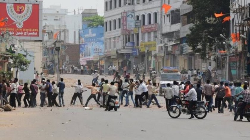 Петима убити при сблъсъци между хиндуисти и мюсюлмани в Индия