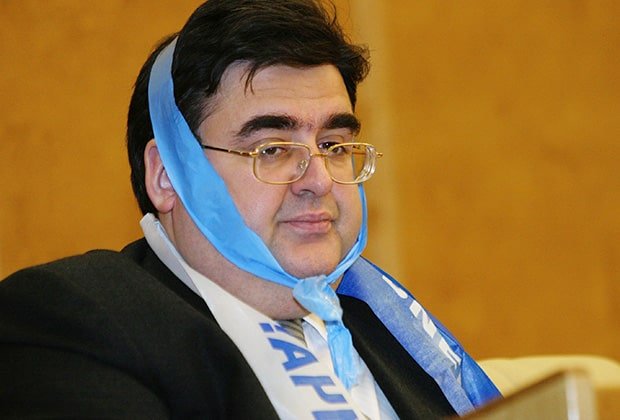 Колкото и да е отблъскваща посланичката на РФ в България