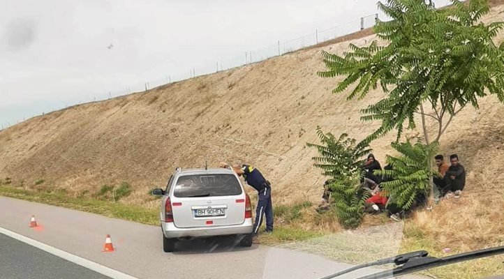 Откриха 9 сирийци в канавка на "Тракия" край Карнобат