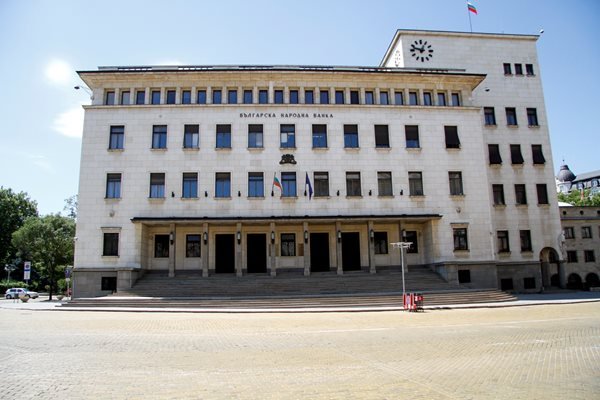 БАНКИТЕ ЗАБОГАТЯХА! Рекордни 1,7 млрд. лв. е печалбата на банковия сектор за шест месеца