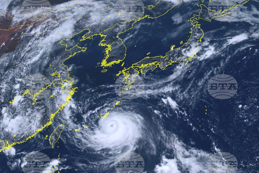 Евакуират стотици хиляди в Япония заради тайфуна „Ханун“