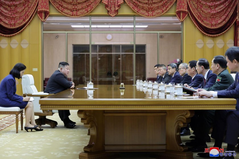 Севернокорейският лидер Ким Чен-ун се срещна с китайската делегация, която посети Пхенян