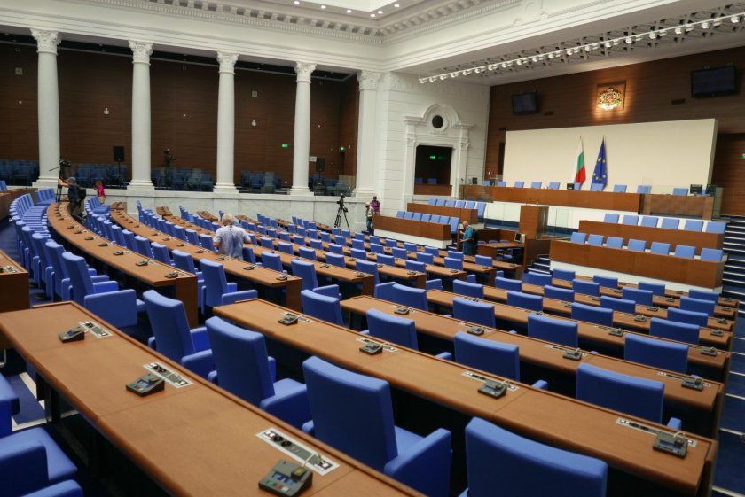 Депутатите се местят в Партийния дом?