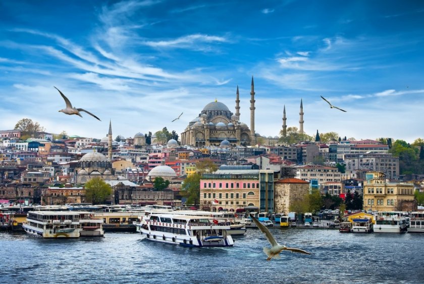 Валийството на Истанбул даде на нерегистрираните сирийски бежанци, живеещи в