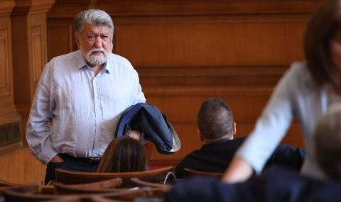 Рашидов остана без две от позициите си