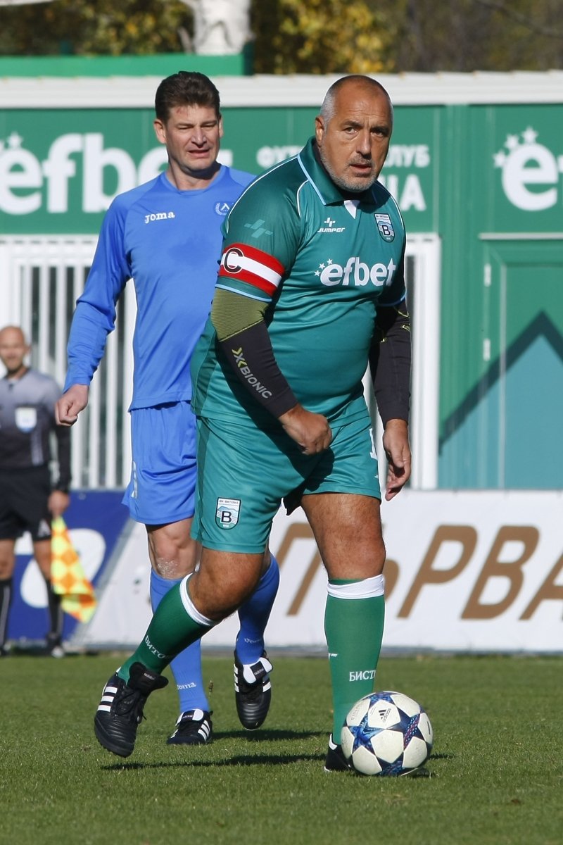 Бившият премиер Бойко Борисов се скъса да вкарва голове в