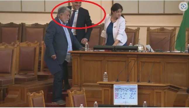 Зам.-председателят на парламента Никола Минчев не изглежда да е особено