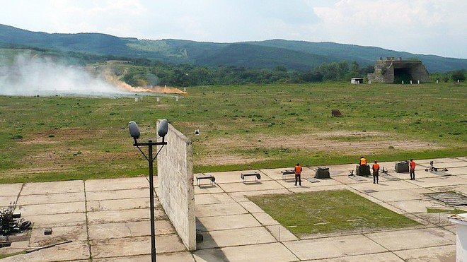 Пожар гори на територията на военно-изпитателен полигон Змейово“, предава БГНЕС.