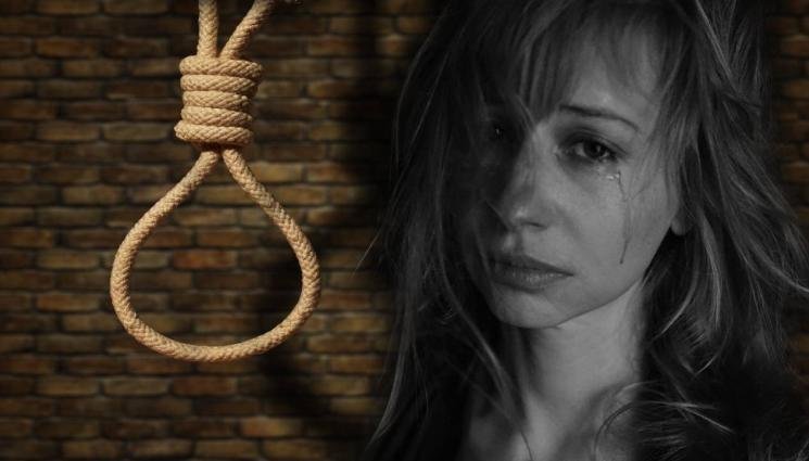 Млада жена на име Ирина е открита мъртва в двора