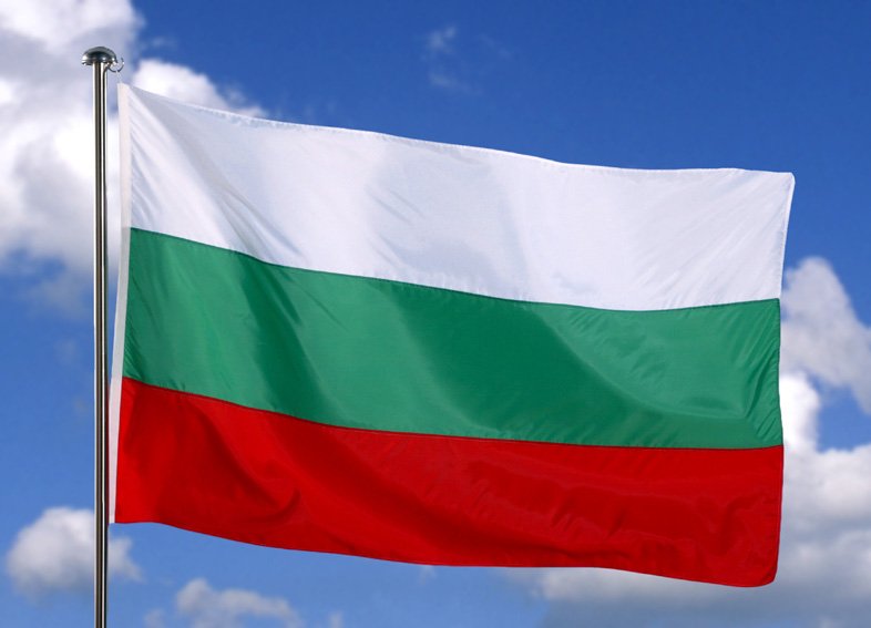 Българин свали гръцкото знаме и развя българското на пристанището в Кавала