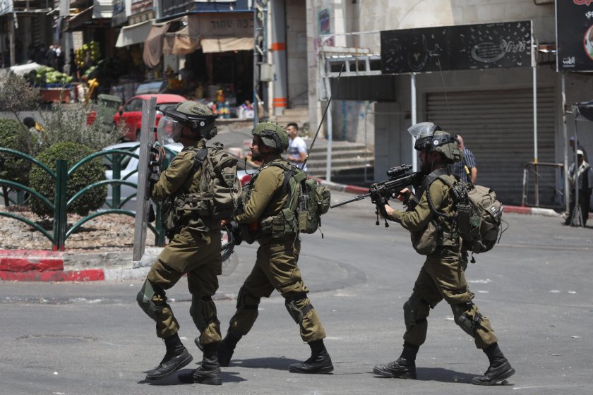 Израелските сили застреляха 18-годишен палестинец по време на нападение в окупирания
