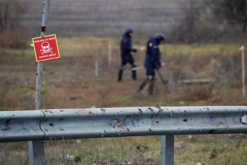 Украинските сапьори откриват мини и под трупове на руски военни