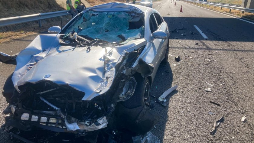 Трима младежи загинаха на място при тежка катастрофа тази сутрин