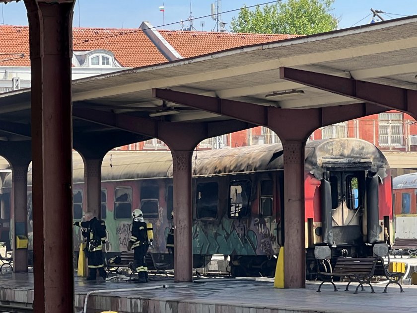 Незагасена цигара е запалила влака от София за Варна. При