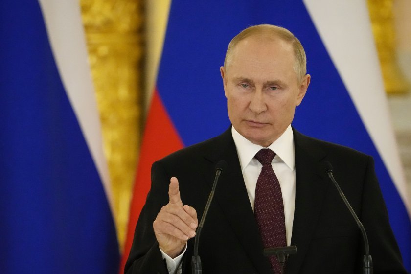 Психо оиктаторът Владимир Путин нареди на руските държавни служители да