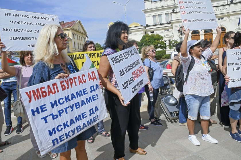 Гневни медсестри пред Lupa.bg: Министър Ананиев показа как се лъже